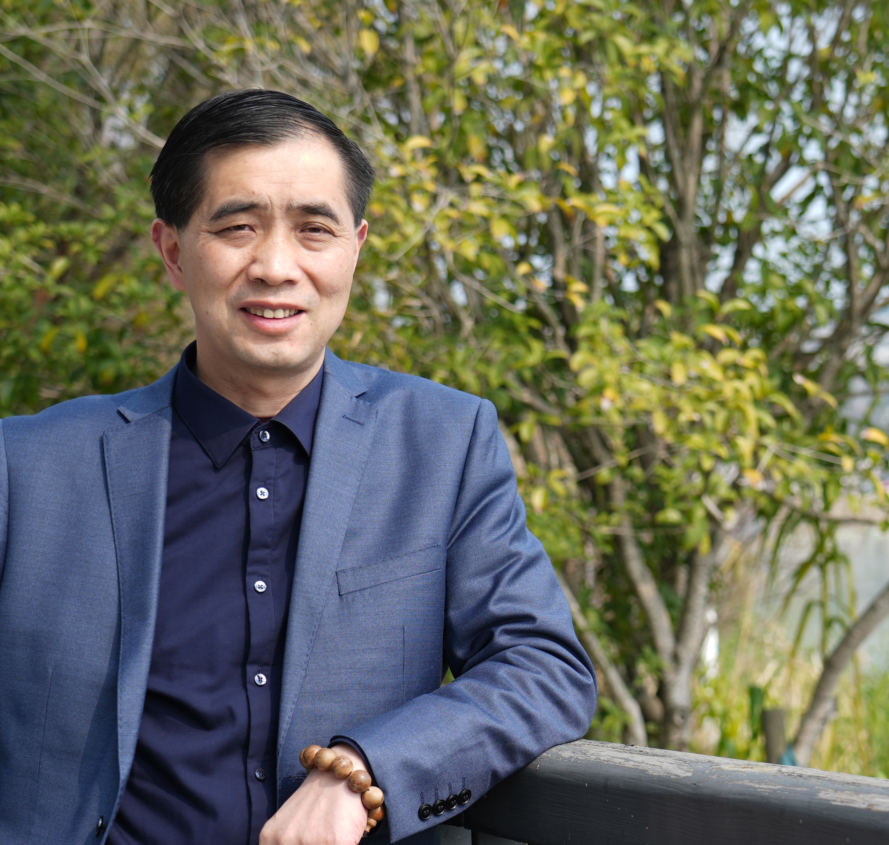 宁 湘，1968年出生，湖南长沙人，湖南师范大学美术学院毕业。金融美术家协会副主席、湖南金融文联副主席、湖南省金融美术家协会主席，中国农业银行美术家协会副主席兼秘书长，中国农业银行私人银行兼职专家顾问，湖南省美术家、书法家协会会员，九三学社湖南书画院副院长，湖南外国语职业学院客座教授。中国农业银行北京创作基地专职画家。.jpeg